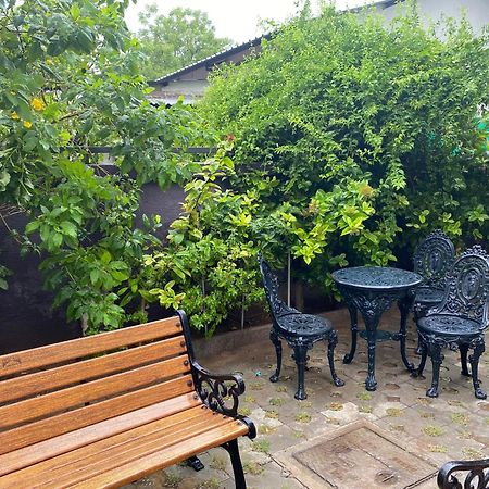 Hotel Ashray Inn Ahmadábád Kültér fotó