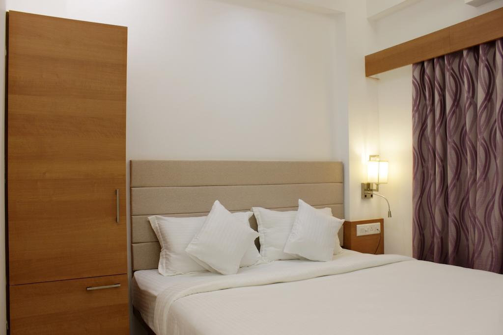 Hotel Ashray Inn Ahmadábád Szoba fotó