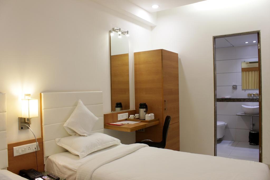 Hotel Ashray Inn Ahmadábád Szoba fotó