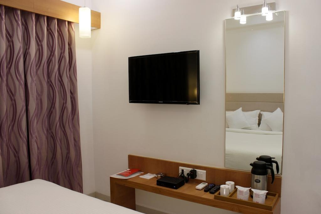 Hotel Ashray Inn Ahmadábád Szoba fotó