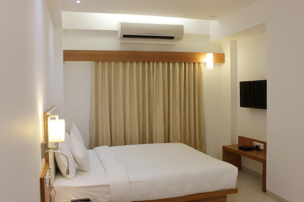 Hotel Ashray Inn Ahmadábád Szoba fotó