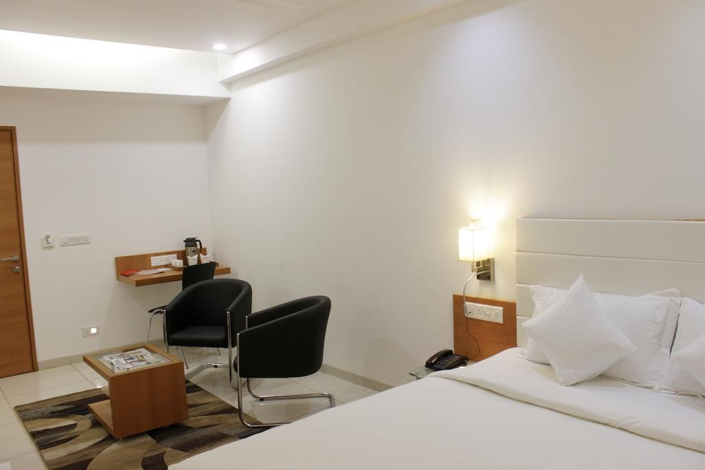 Hotel Ashray Inn Ahmadábád Szoba fotó